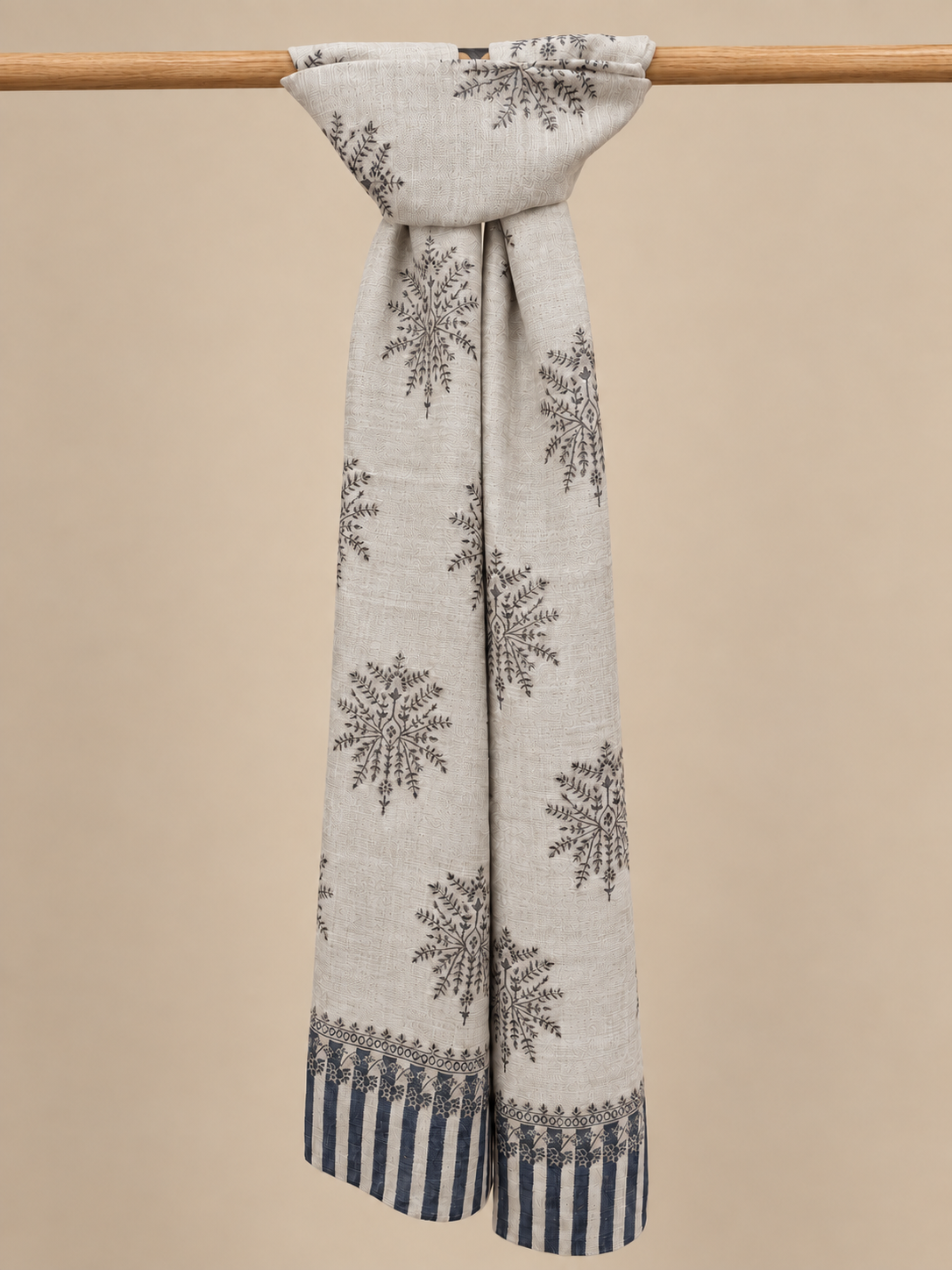 Medallion Buti Embroidered Hashidar Wool Stole