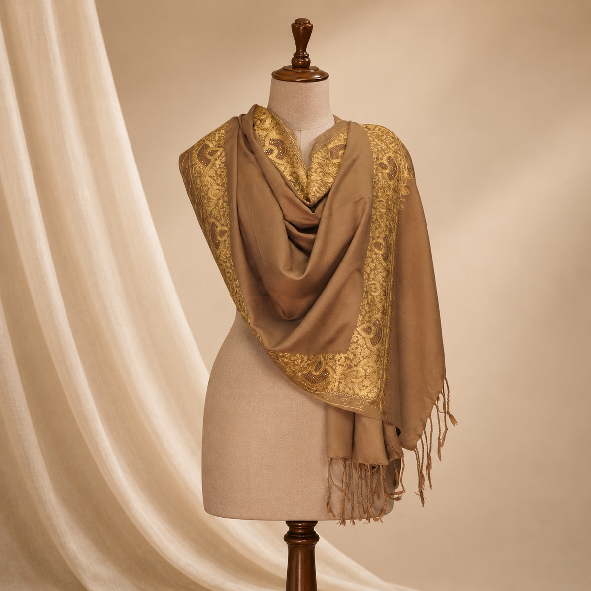 Merino border ari swarovski stole