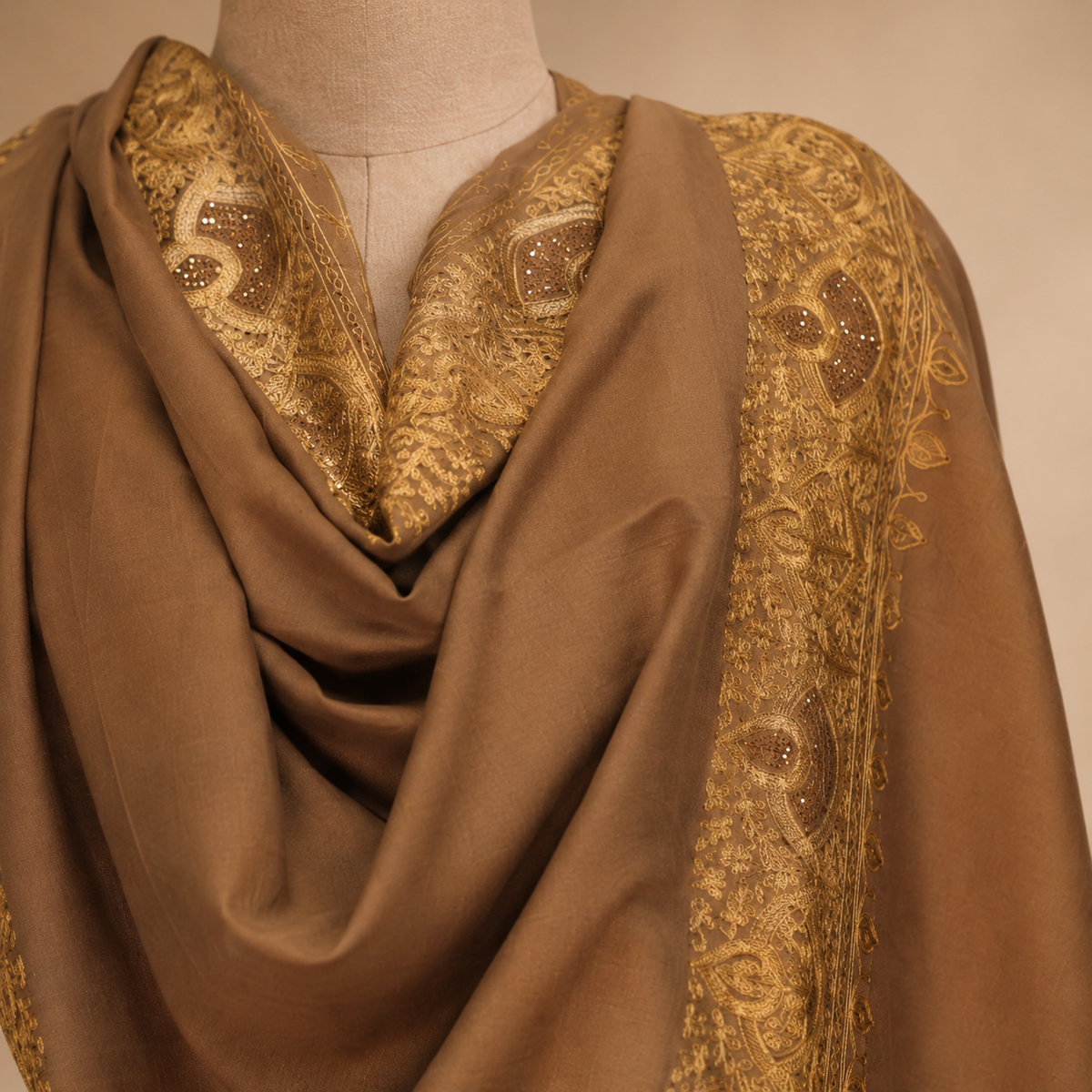 Merino border ari swarovski stole