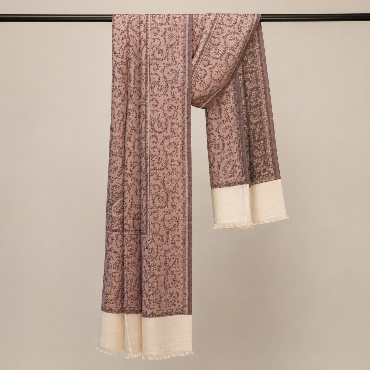 Modal fine sozni stole