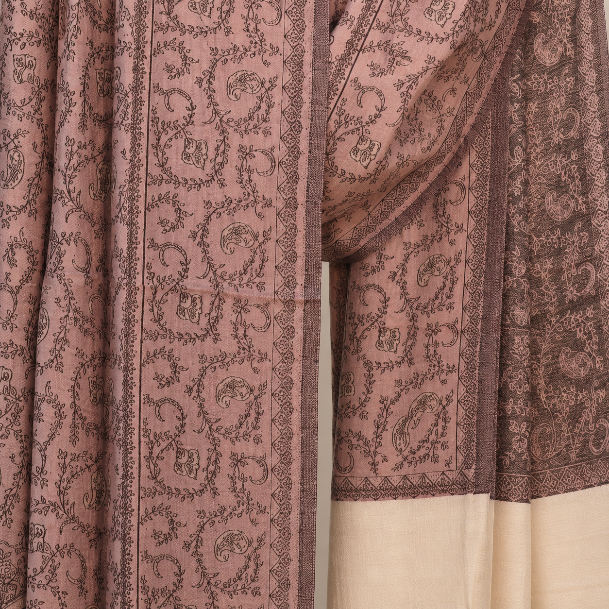 Modal fine sozni stole