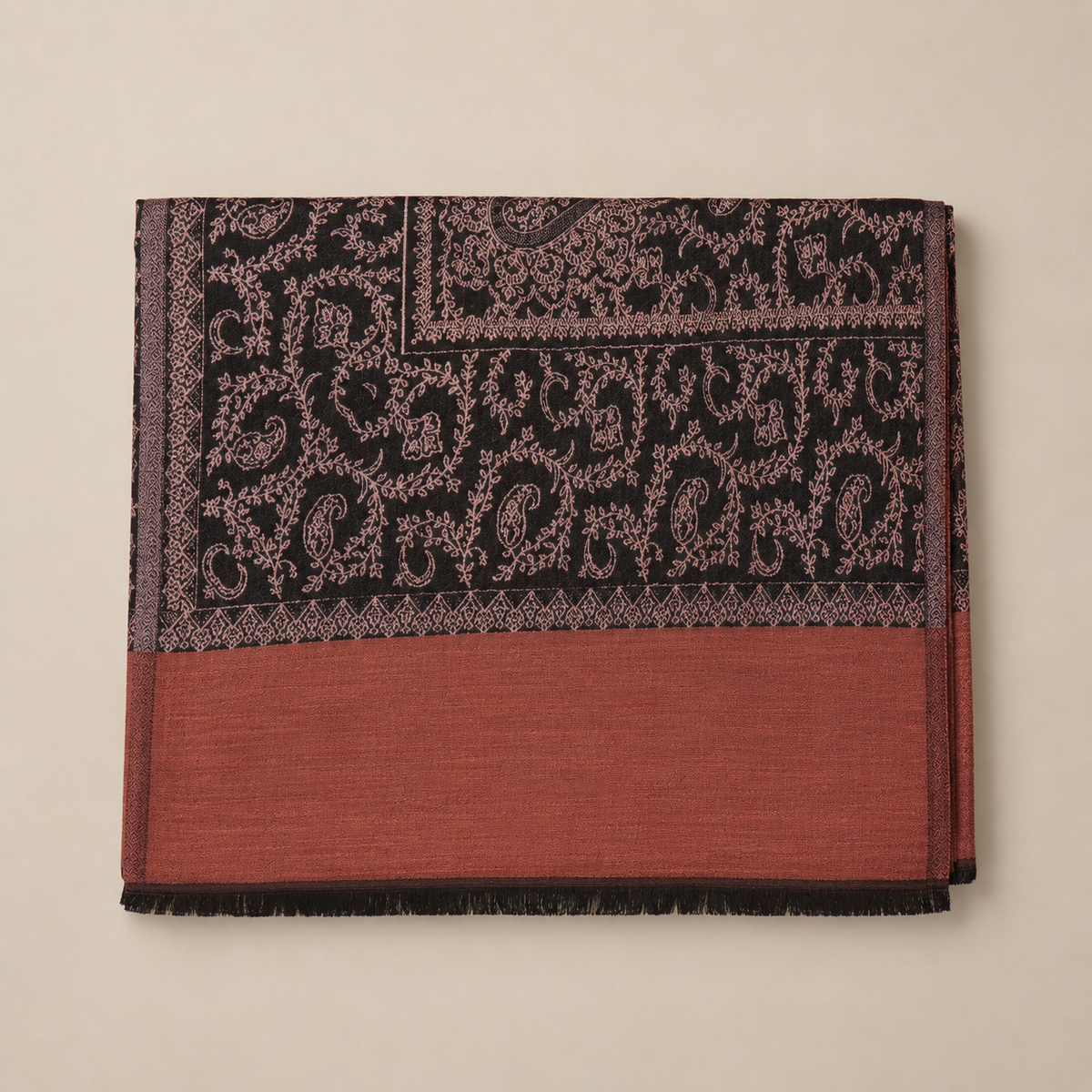Modal fine sozni stole