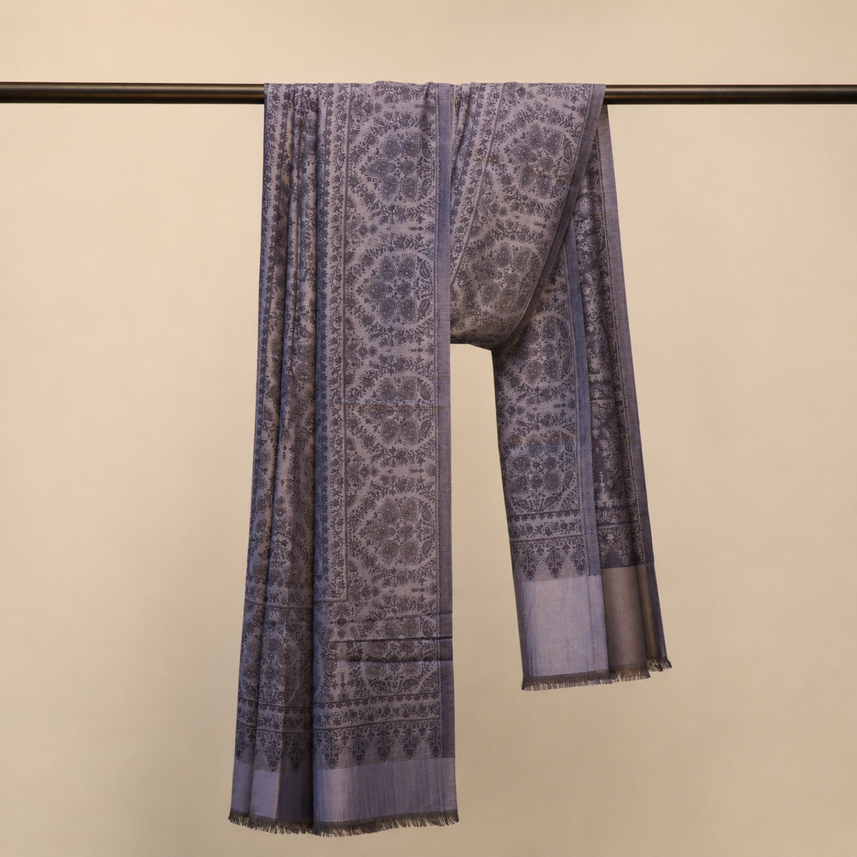 Modal fine sozni stole