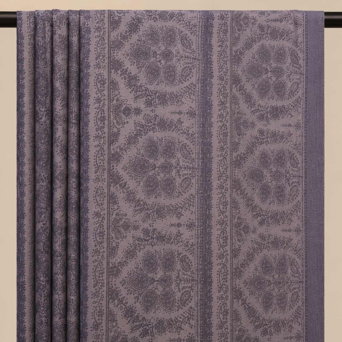 Modal fine sozni stole