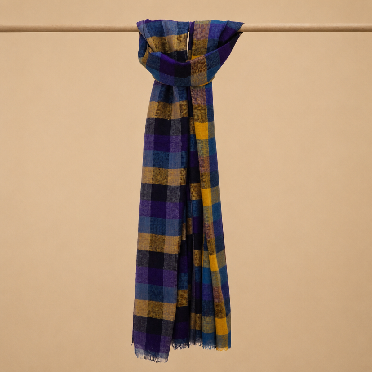 Finewool check stole