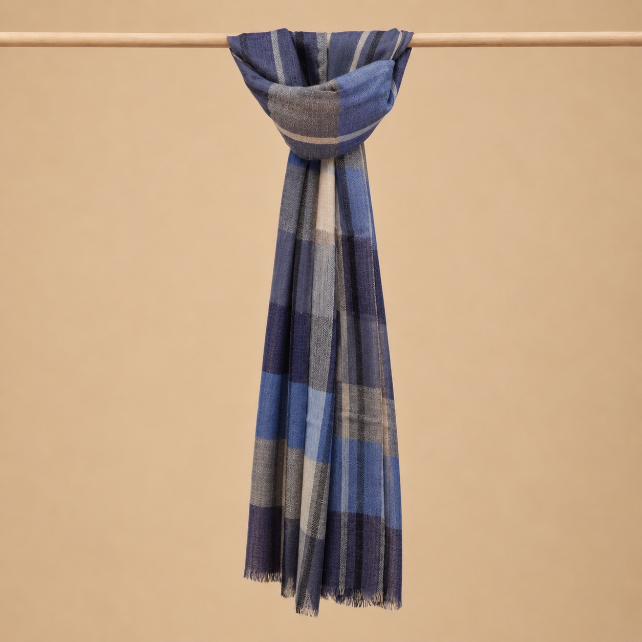 Finewool check stole
