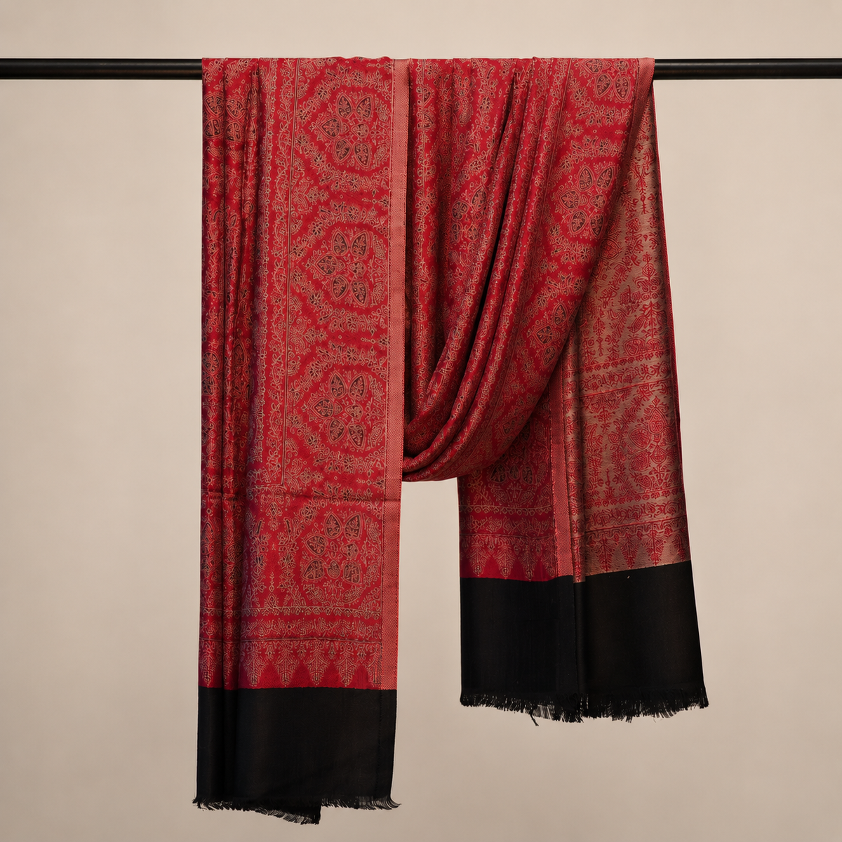 Modal fine sozni stole